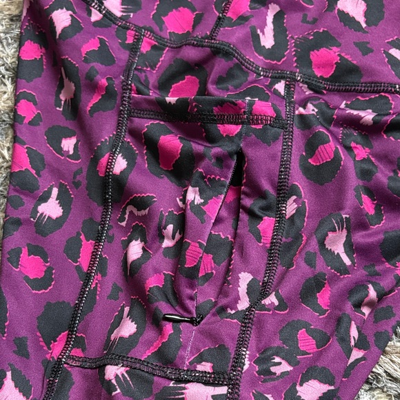 Vibrant Leopard Print Sports Set - Picture 8 of 9